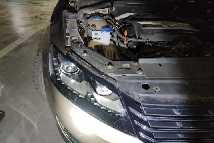 Used Volkswagen Passat 2013 1.8TSI DSG Prestige Edition Engine Bay Right