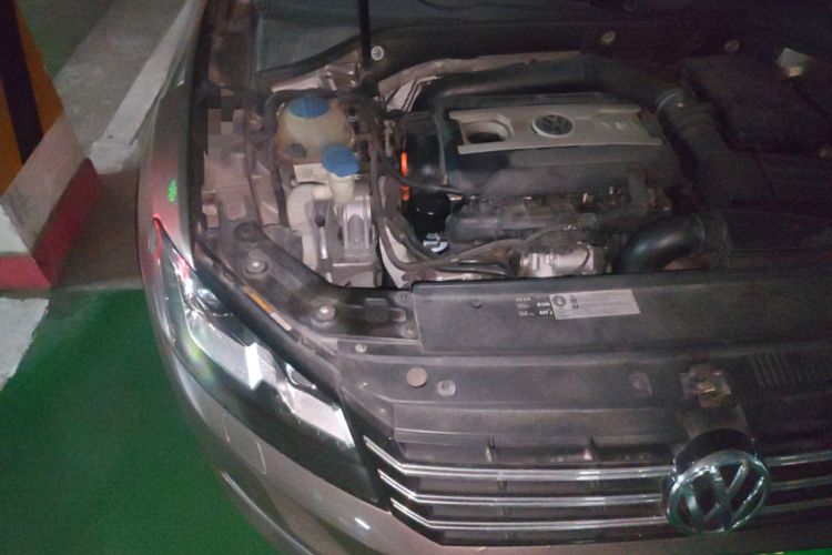 Used Volkswagen Passat 2013 1.8TSI DSG Prestige Edition Engine Bay Right