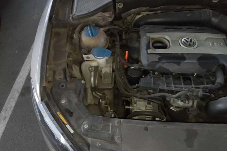 Used Volkswagen Passat 2013 1.8TSI DSG Prestige Edition Engine Bay Right