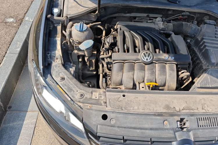 Used Volkswagen Passat 2013 3.0L V6 DSG Flagship Edition Engine Bay Right