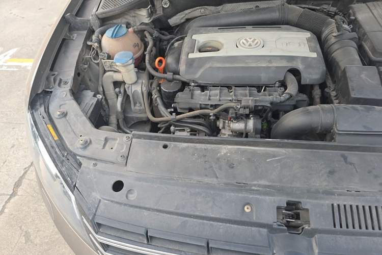 Used Volkswagen Passat 2013 1.8TSI DSG Prestige Edition Engine Bay Right