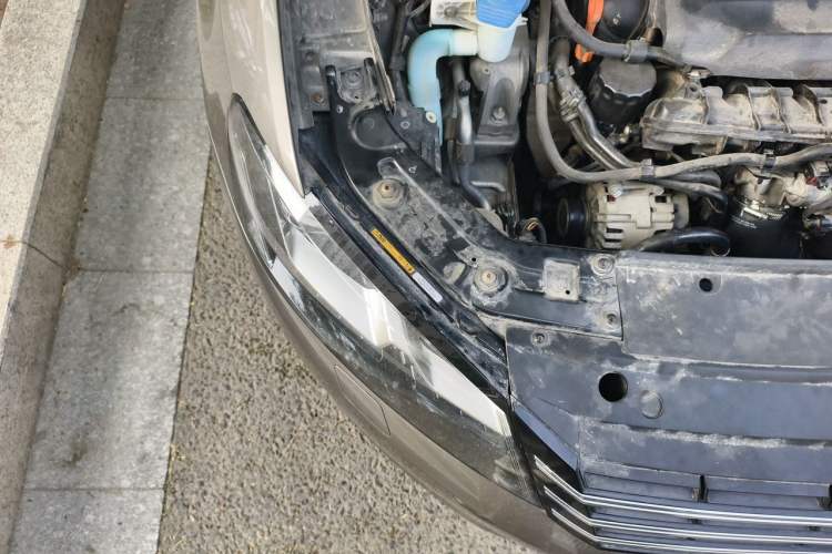 Used Volkswagen Passat 2013 1.8TSI DSG Prestige Edition Engine Bay Right
