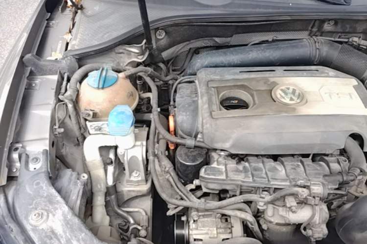 Used Volkswagen Passat 2013 1.8TSI DSG Prestige Edition Engine Bay Right