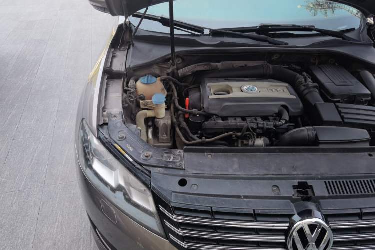 Used Volkswagen Passat 2013 2.0 TSI DSG Ultimate Edition Engine Bay Right