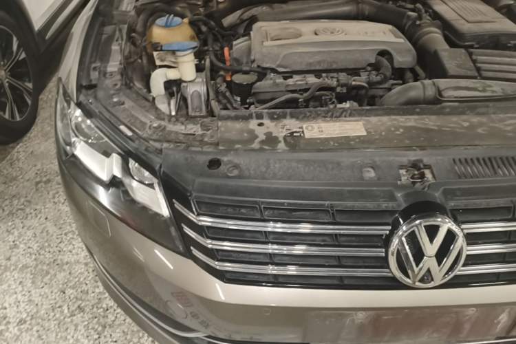Used Volkswagen Passat 2013 1.8TSI DSG Prestige Edition Engine Bay Right