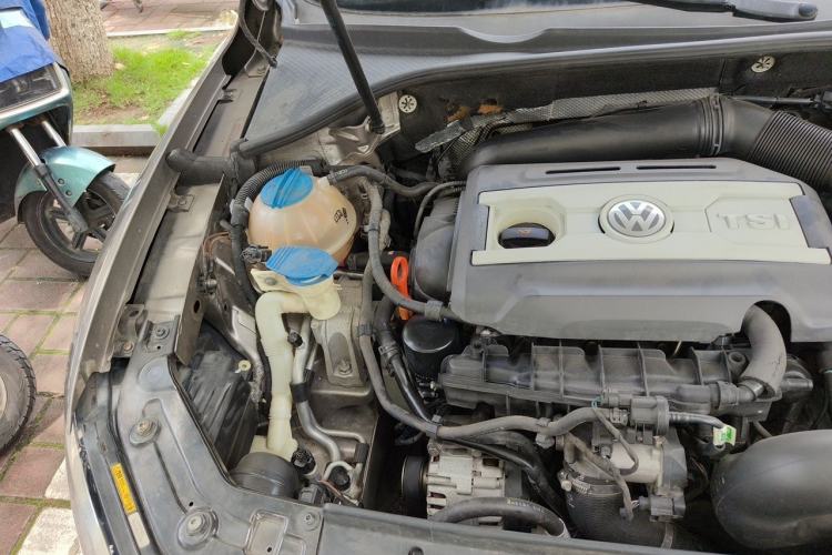 Used Volkswagen Passat 2013 1.8TSI DSG Prestige Edition Engine Bay Right