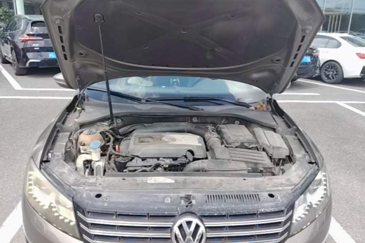 Used Volkswagen Passat 2013 1.8TSI DSG Prestige Edition Engine Bay