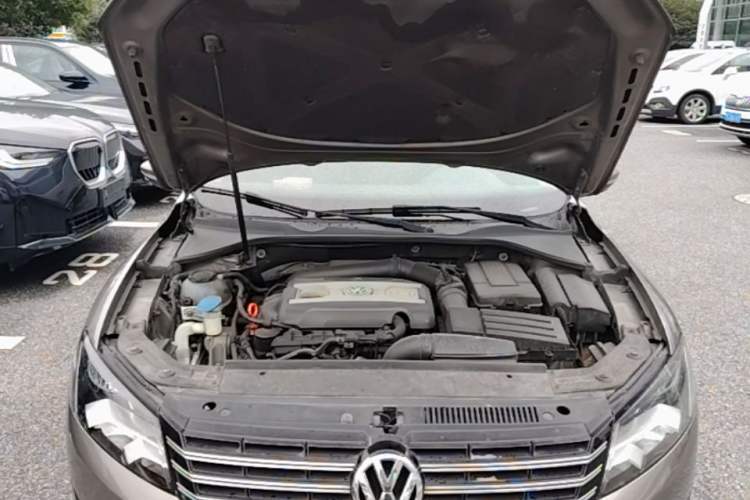 Used Volkswagen Passat 2013 1.8TSI DSG Prestige Edition Engine Bay