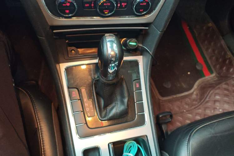 Used Volkswagen Passat 2013 1.8TSI DSG Prestige Edition Gear Lever