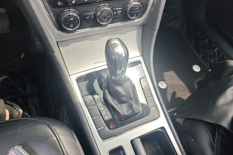 Used Volkswagen Passat 2013 1.8TSI DSG Prestige Edition Gear Lever