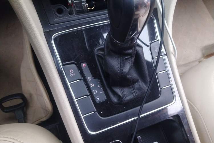 Used Volkswagen Passat 2013 1.8TSI DSG Prestige Edition Gear Lever