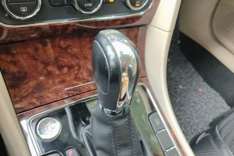 Used Volkswagen Passat 2013 1.8TSI DSG Prestige Edition Gear Lever