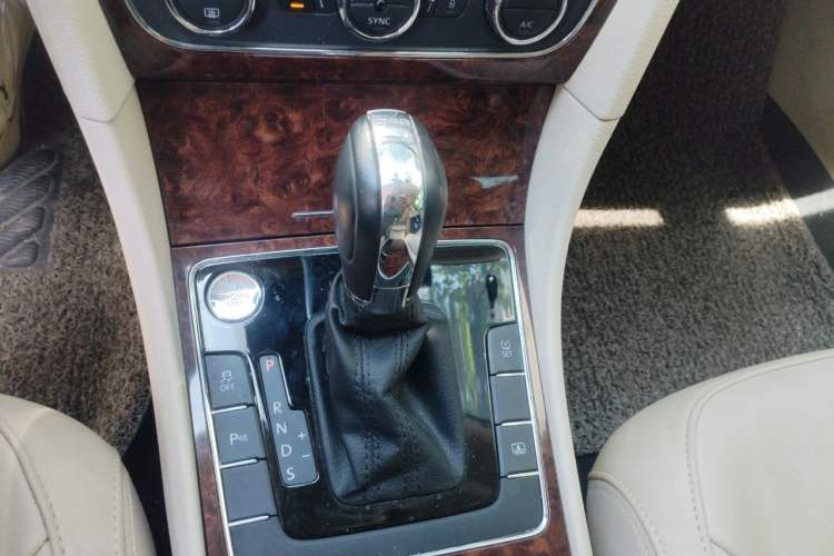 Used Volkswagen Passat 2013 1.8TSI DSG Prestige Edition Gear Lever