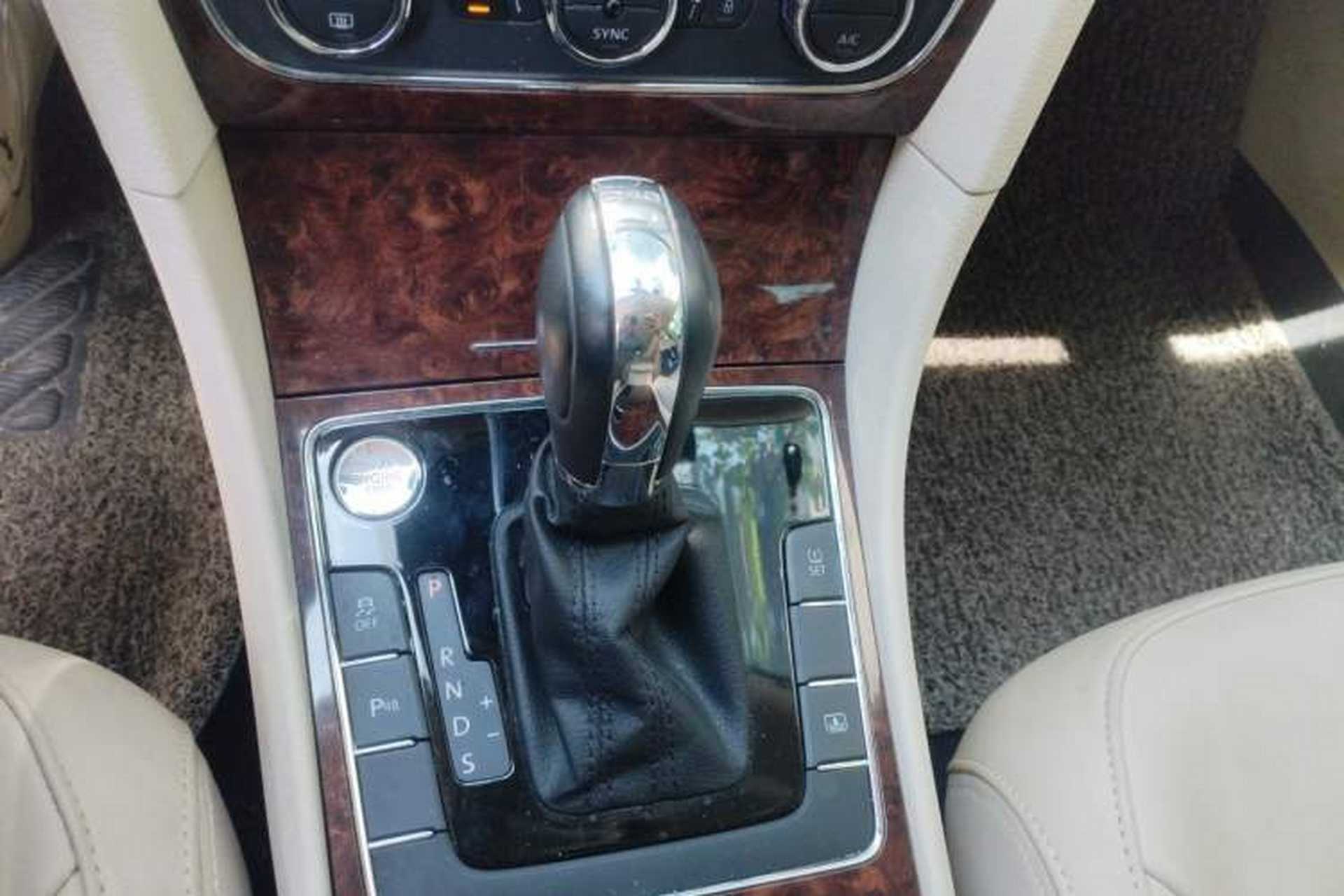 Used Volkswagen Passat 2013 1.8TSI DSG Prestige Edition Gear Lever