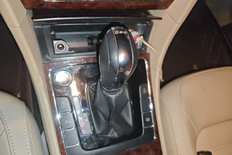 Used Volkswagen Passat 2013 1.8TSI DSG Prestige Edition Gear Lever
