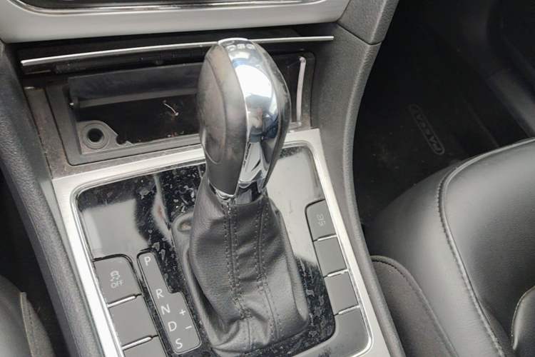 Used Volkswagen Passat 2013 1.8TSI DSG Prestige Edition Gear Lever