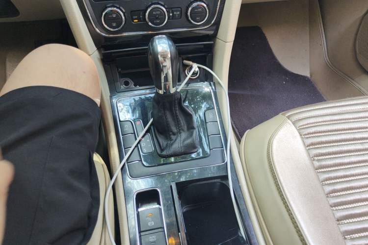 Used Volkswagen Passat 2013 1.8TSI DSG Prestige Edition Gear Lever