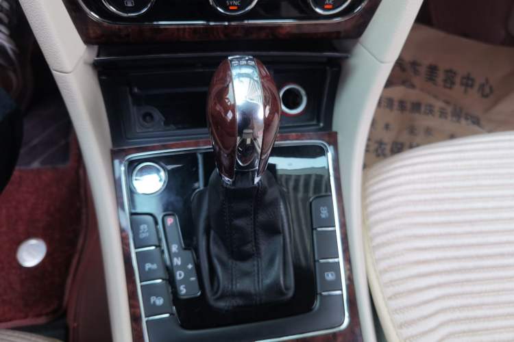 Used Volkswagen Passat 2013 2.0 TSI DSG Ultimate Edition Gear Lever