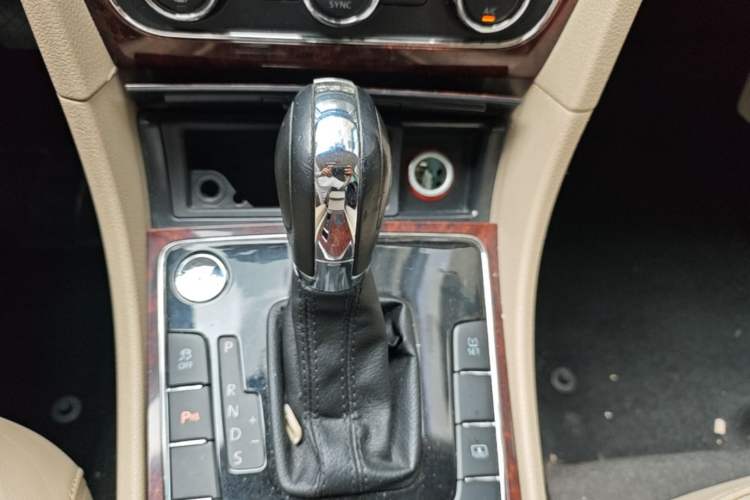 Used Volkswagen Passat 2013 1.8TSI DSG Prestige Edition Gear Lever