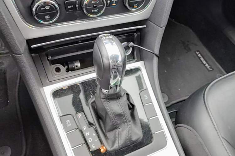 Used Volkswagen Passat 2013 1.8TSI DSG Prestige Edition Gear Lever