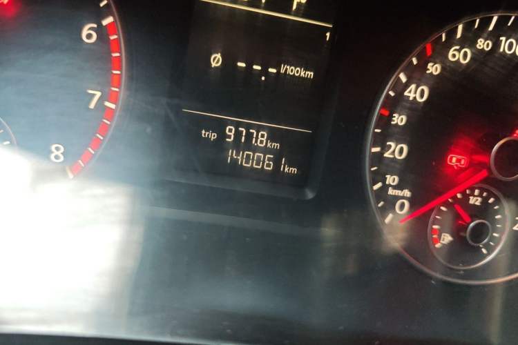 Used Volkswagen Passat 2013 1.8TSI DSG Prestige Edition Odometer Close Up