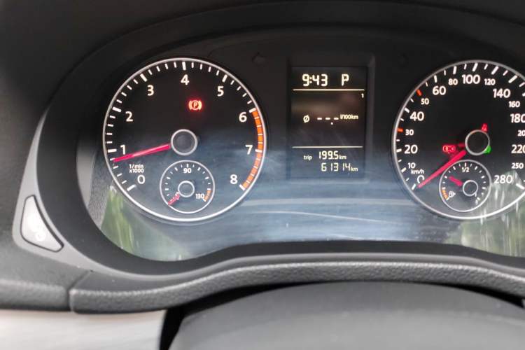 Used Volkswagen Passat 2013 1.8TSI DSG Prestige Edition Odometer Close Up