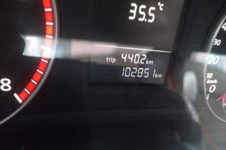 Used Volkswagen Passat 2013 1.8TSI DSG Prestige Edition Odometer Close Up