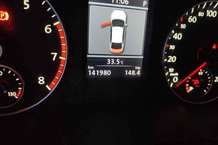 Used Volkswagen Passat 2013 1.8TSI DSG Prestige Edition Odometer Close Up