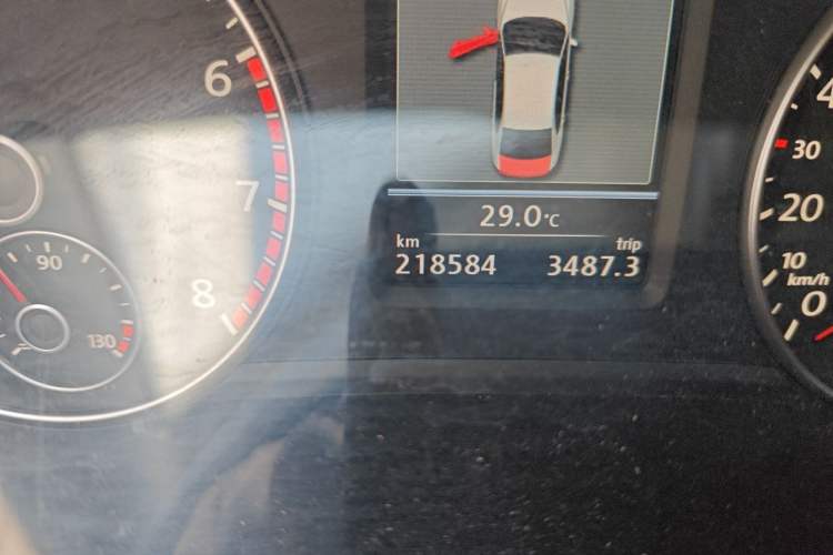 Used Volkswagen Passat 2013 1.8TSI DSG Prestige Edition Odometer Close Up