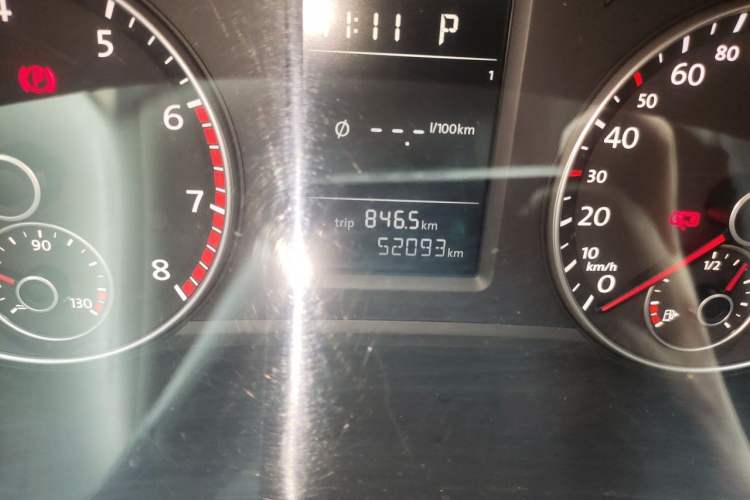 Used Volkswagen Passat 2013 1.8TSI DSG Prestige Edition Odometer Close Up