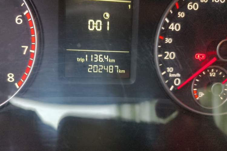 Used Volkswagen Passat 2013 1.8TSI DSG Prestige Edition Odometer Close Up