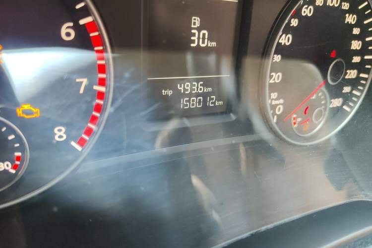 Used Volkswagen Passat 2013 1.8TSI DSG Prestige Edition Odometer Close Up