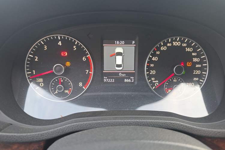 Used Volkswagen Passat 2013 1.8TSI DSG Prestige Edition Odometer Close Up