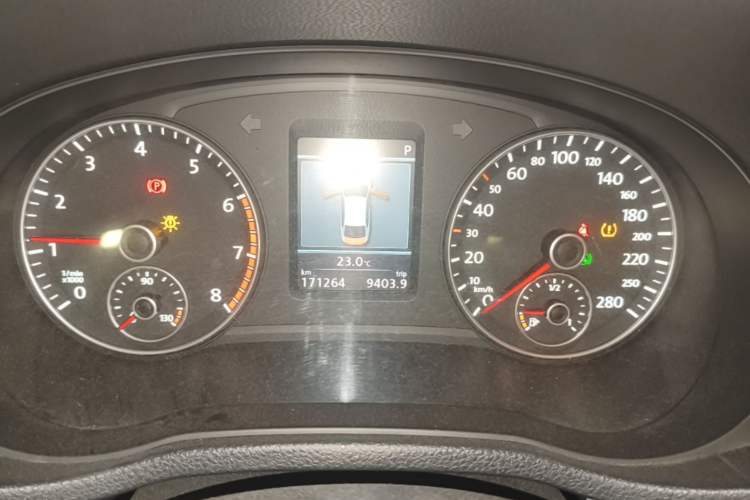 Used Volkswagen Passat 2013 1.8TSI DSG Prestige Edition Odometer Close Up
