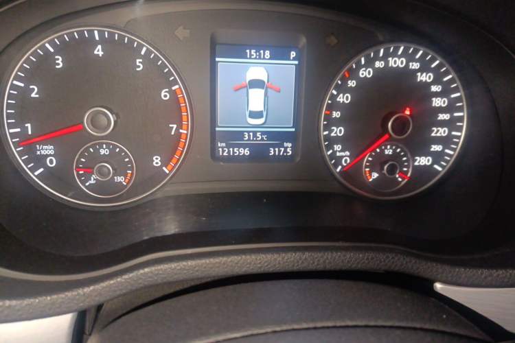 Used Volkswagen Passat 2013 1.8TSI DSG Prestige Edition Odometer Close Up