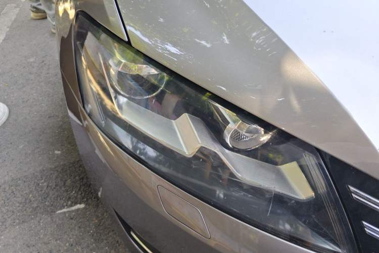 Used Volkswagen Passat 2013 1.8TSI DSG Ultimate Edition Right Front Headlight