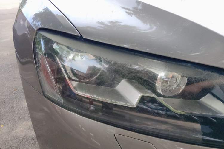 Used Volkswagen Passat 2013 1.8TSI DSG Prestige Edition Right Front Headlight