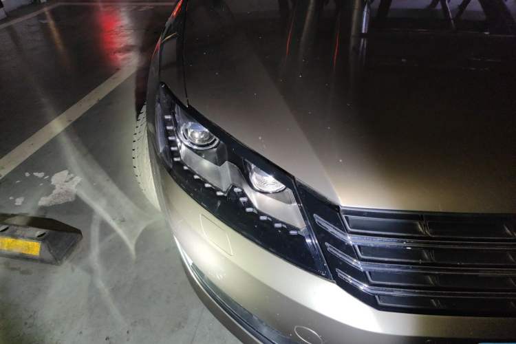 Used Volkswagen Passat 2013 1.8TSI DSG Prestige Edition Right Front Headlight