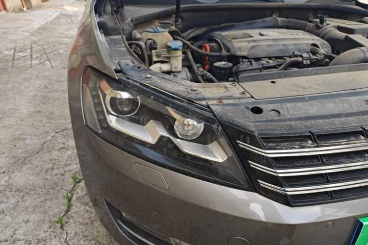 Used Volkswagen Passat 2013 1.8TSI DSG Prestige Edition Right Front Headlight