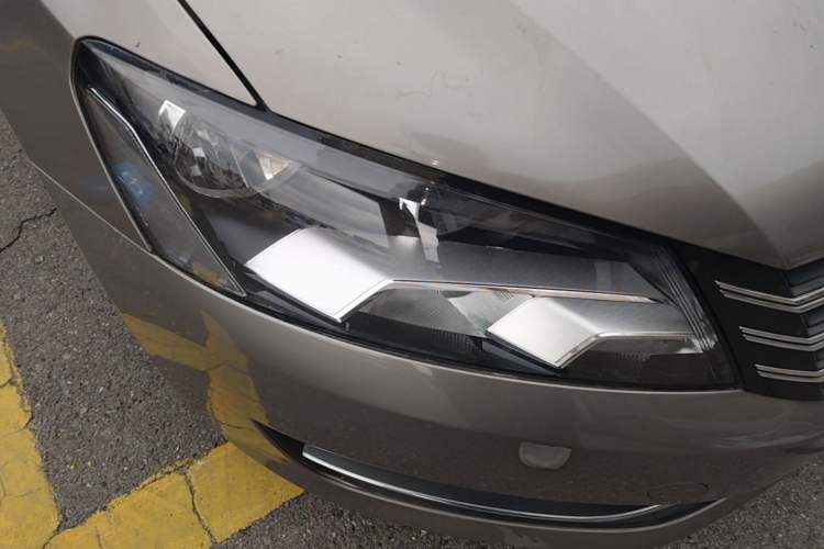 Used Volkswagen Passat 2013 1.8TSI DSG Prestige Edition Right Front Headlight