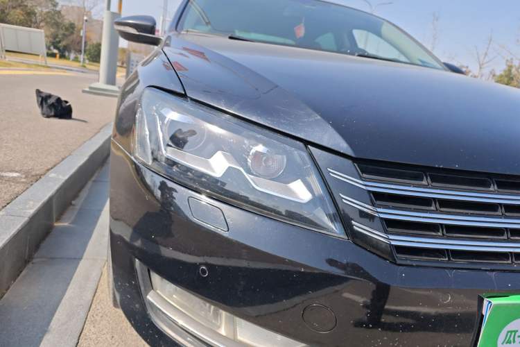 Used Volkswagen Passat 2013 3.0L V6 DSG Flagship Edition Right Front Headlight