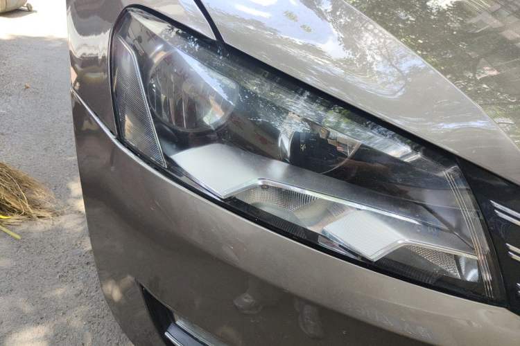 Used Volkswagen Passat 2013 1.8TSI DSG Prestige Edition Right Front Headlight