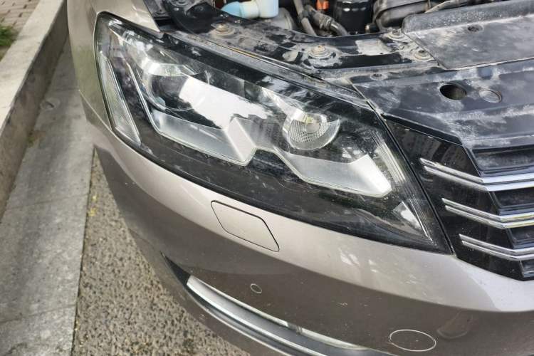 Used Volkswagen Passat 2013 1.8TSI DSG Prestige Edition Right Front Headlight