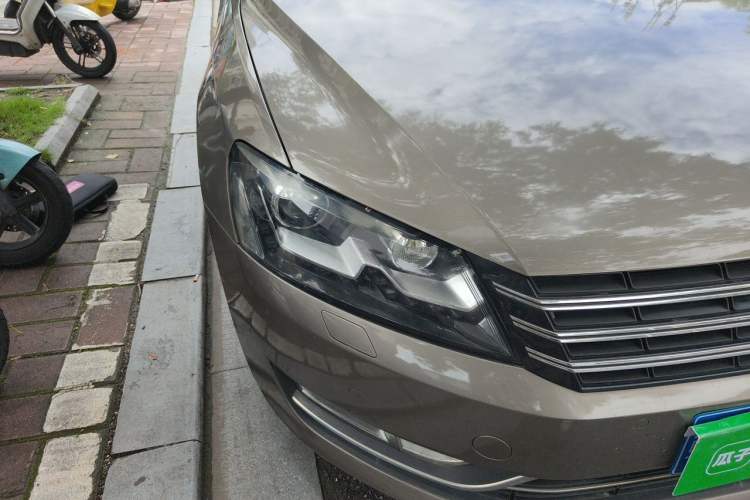 Used Volkswagen Passat 2013 1.8TSI DSG Prestige Edition Right Front Headlight