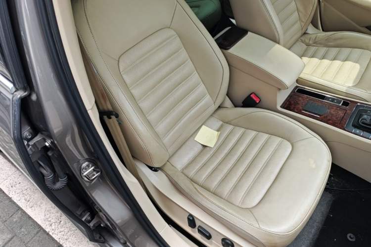 Used Volkswagen Passat 2013 1.8TSI DSG Prestige Edition Right Front Seat