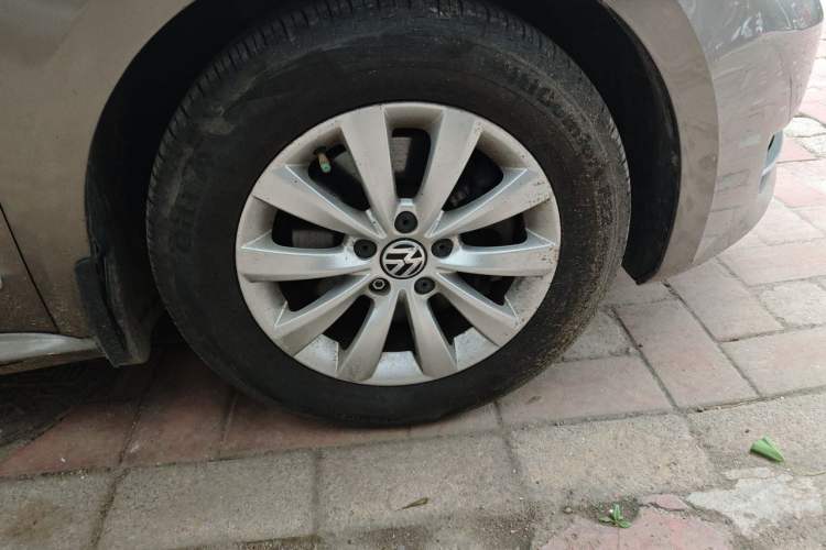 Used Volkswagen Passat 2013 1.8TSI DSG Prestige Edition Right Front Wheel Hub