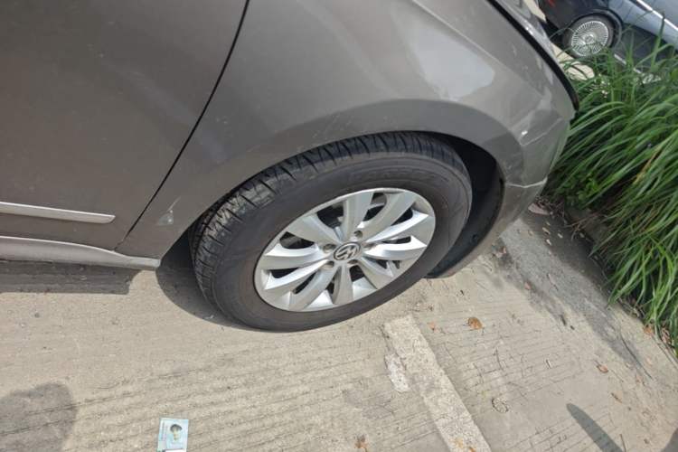 Used Volkswagen Passat 2013 1.8TSI DSG Prestige Edition Right Front Wheel Hub