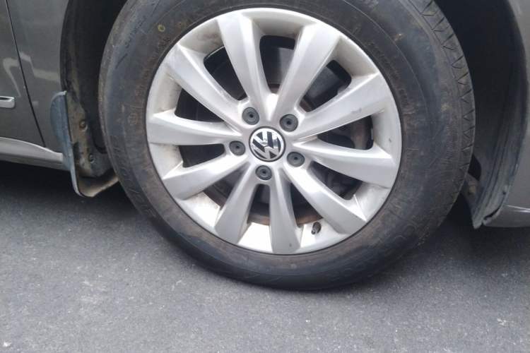 Used Volkswagen Passat 2013 1.8TSI DSG Prestige Edition Right Front Wheel Hub