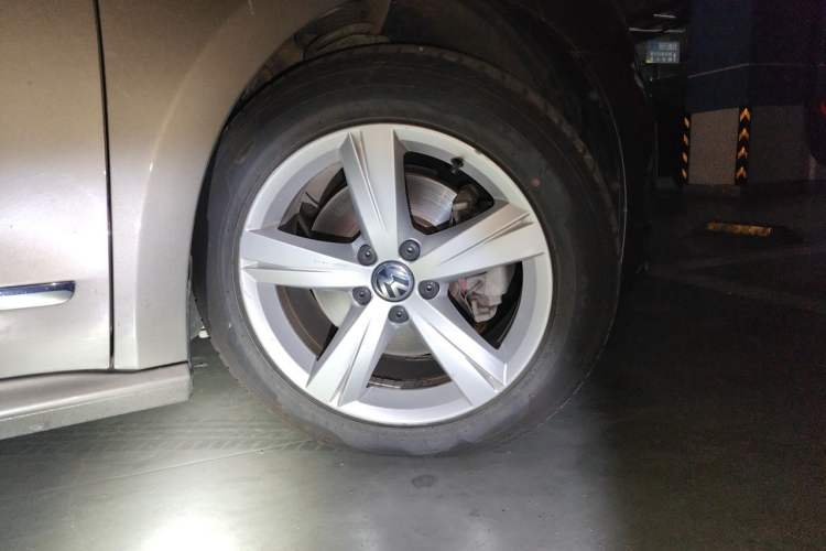 Used Volkswagen Passat 2013 1.8TSI DSG Prestige Edition Right Front Wheel Hub