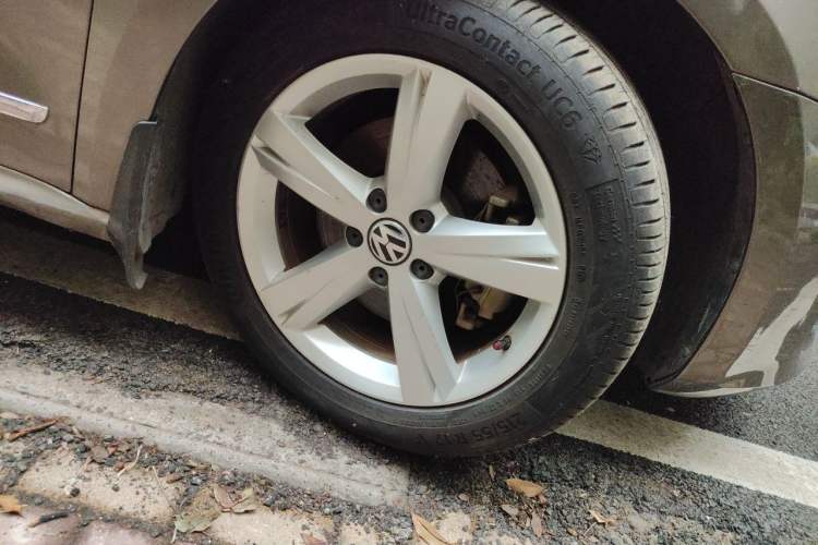 Used Volkswagen Passat 2013 2.0 TSI DSG Prestige Edition Right Front Wheel Hub